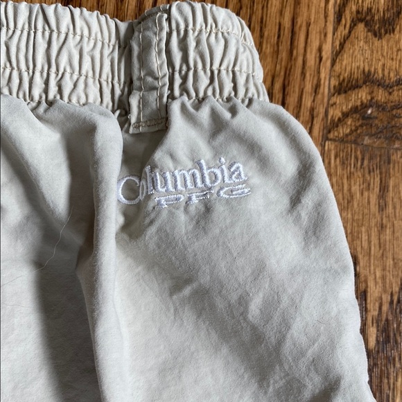 Tan Columbia PFG Omni-shade boys shorts size small (6). Ships quickly - Picture 9 of 11